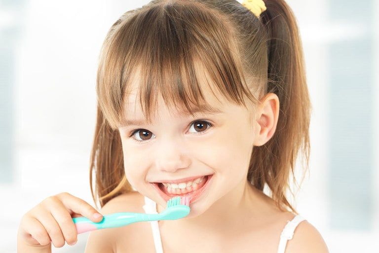 Kids brushing their teeth